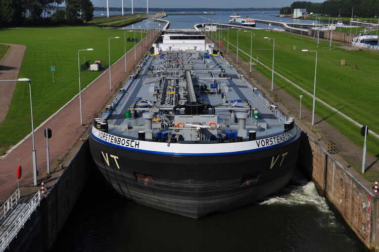 Het grootste binnenvaartschip Vorstenbosch.